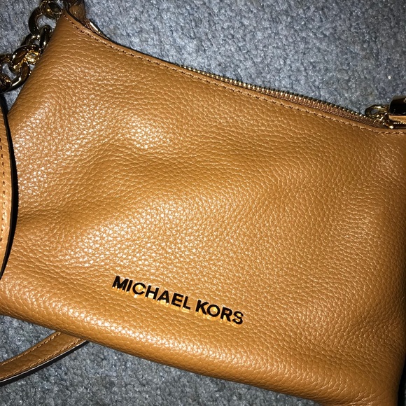 Michael Kors Handbags - Michael Kors crossbody